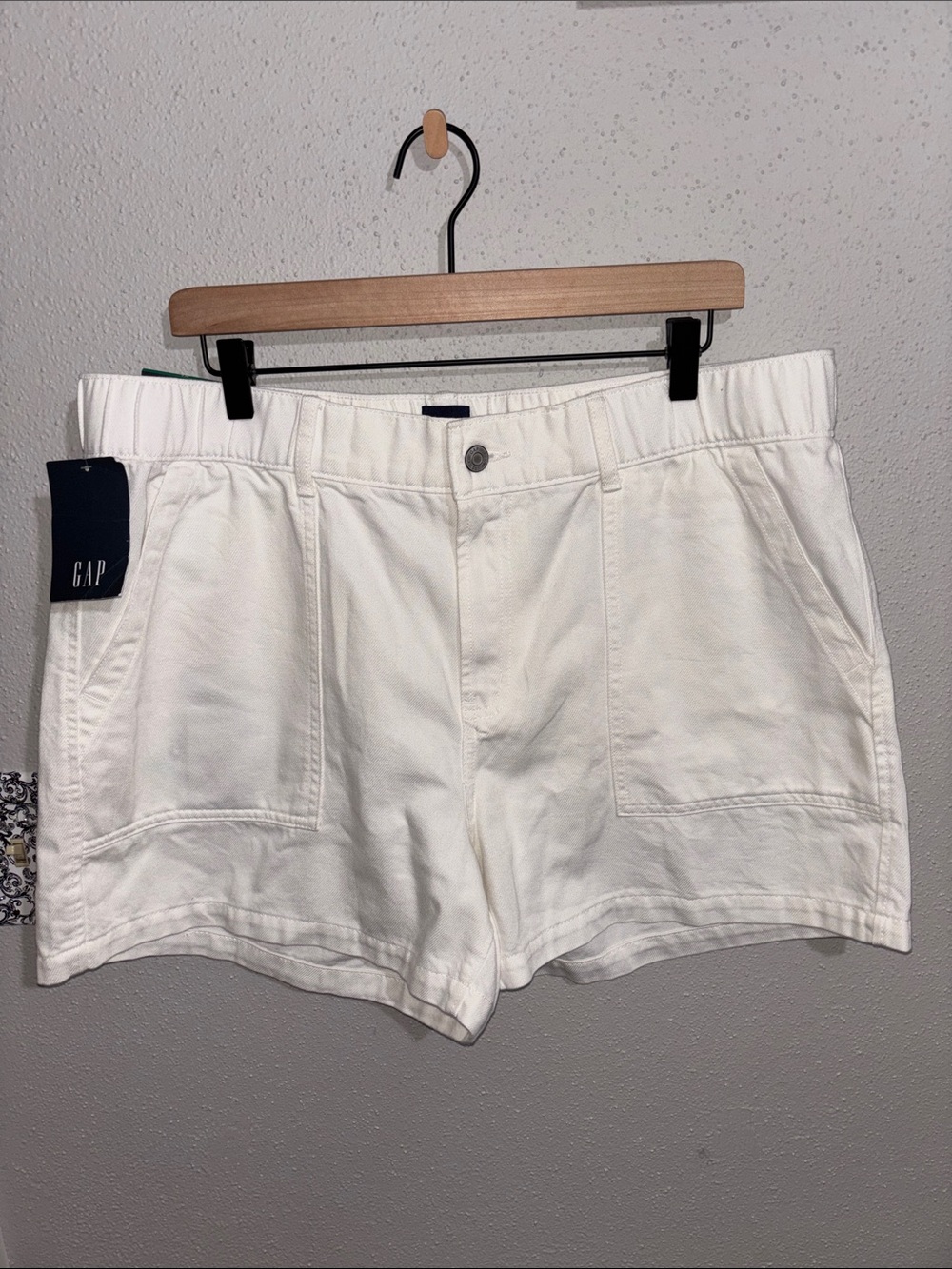 Gap Women's High-Rise Utility Patch-Pocket Twill Shorts (size X-Large)